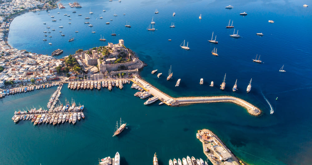 vedere aeriana asupra orasului bodrum turcia 